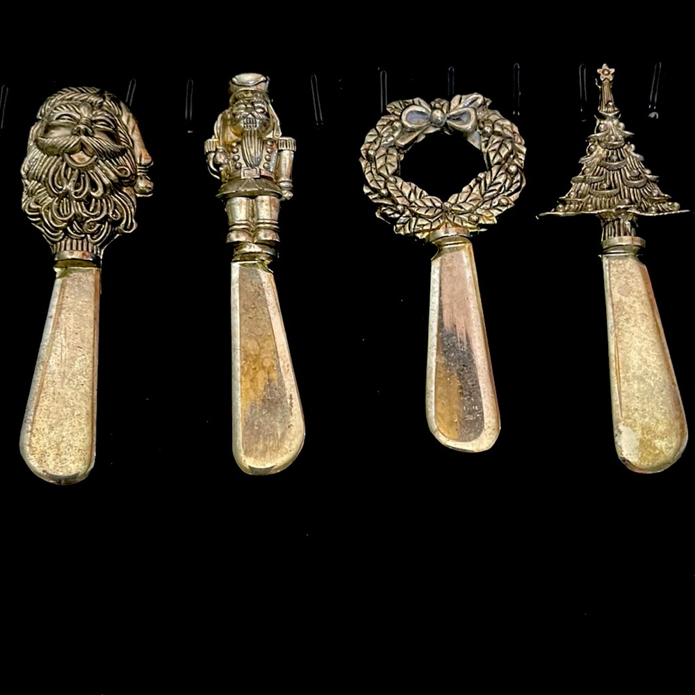 Elegant holiday butter spreaders